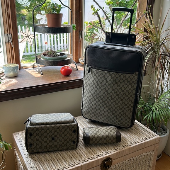 ๐ฆ Gucci GG Supreme Travel Set - Picture 10 of 17
